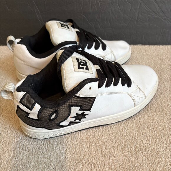 DC Court Graffik Skate Shoes Men's Size 10.5 White Black 300927 - Picture 1 of 10